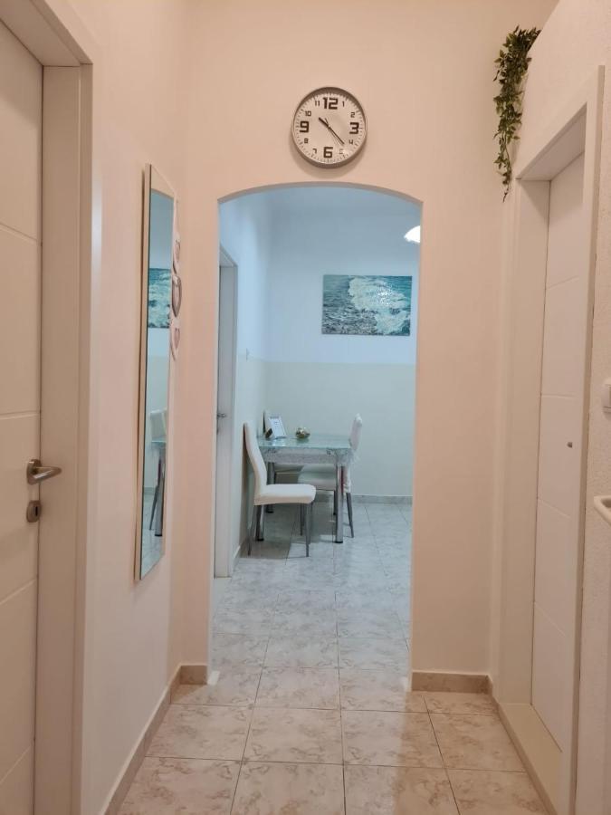 Lovely Apartment Omiš Esterno foto