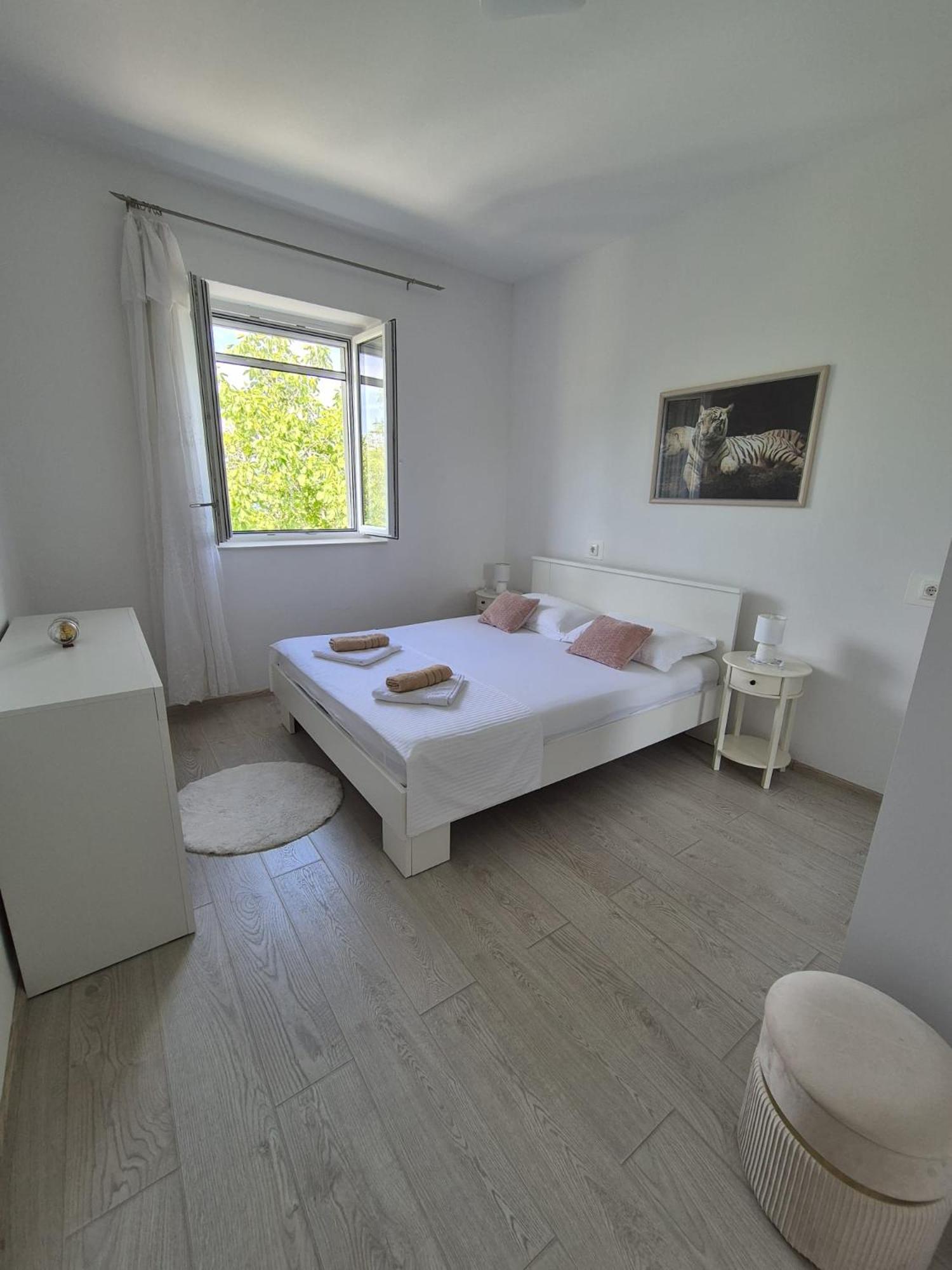 Lovely Apartment Omiš Esterno foto