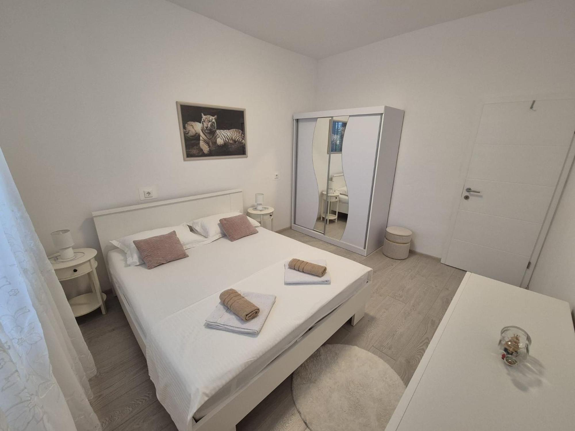 Lovely Apartment Omiš Esterno foto