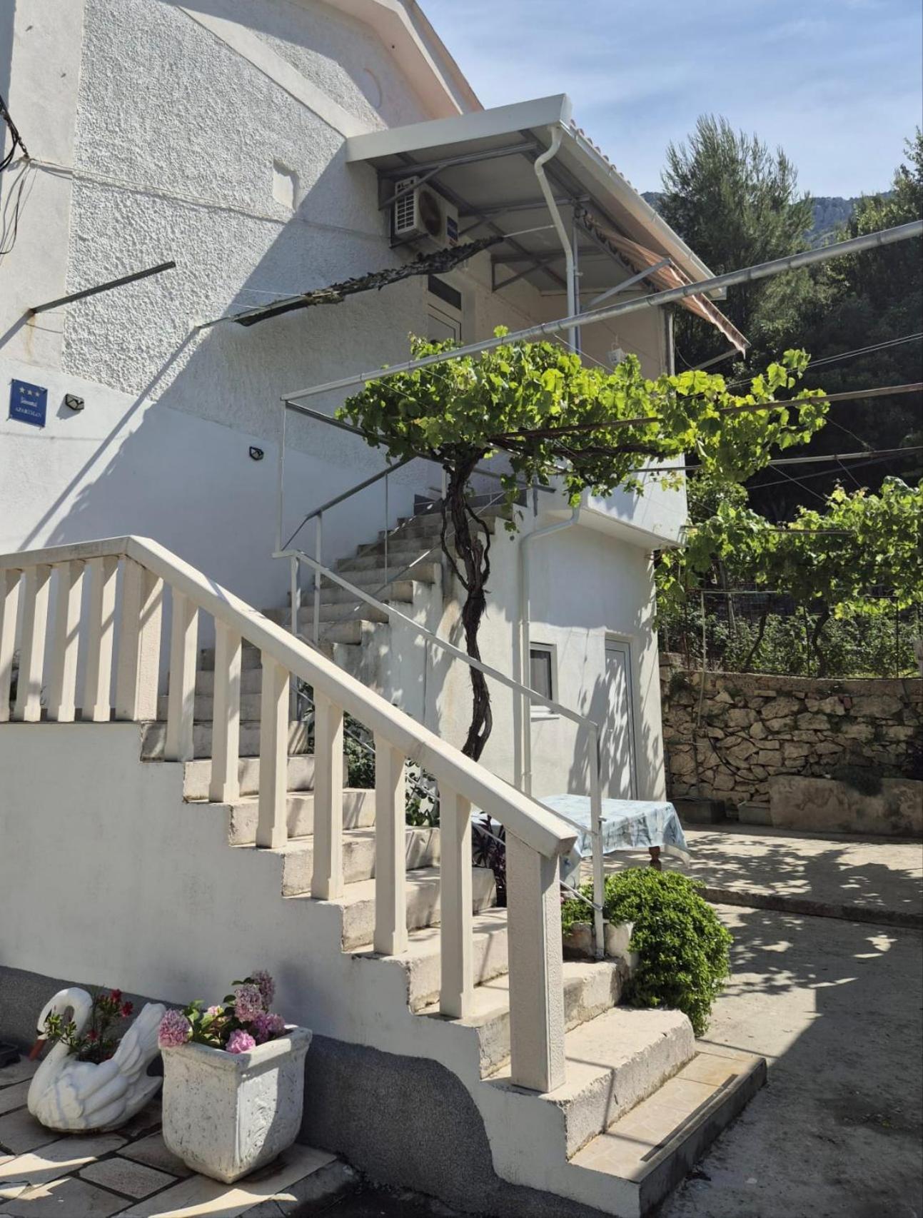 Lovely Apartment Omiš Esterno foto